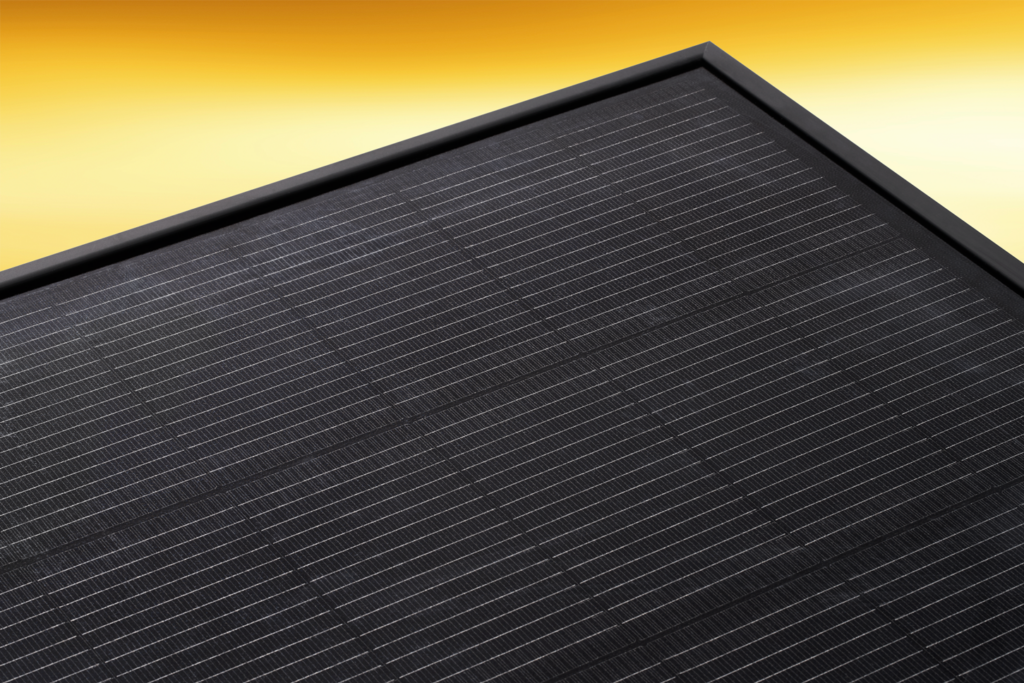 REC Alpha Pure-R Solar Panel, 400W